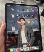 寒假刚买的iPad2022款256g插卡加WiFi版银色。寒